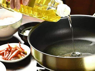 用橄欖油代替其它植物油炒菜好嗎？